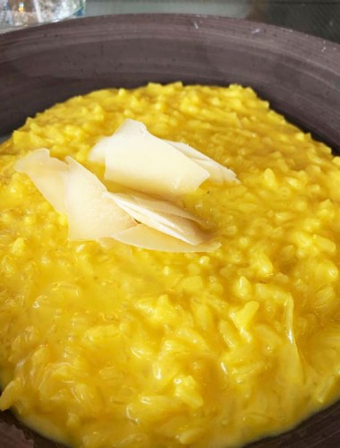 Risotto de azafrán y parmesano