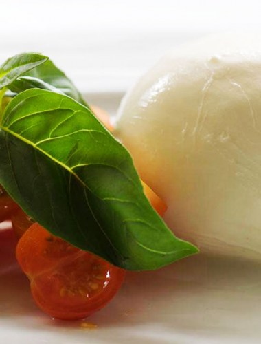 Mozzarella tomate y albahaca